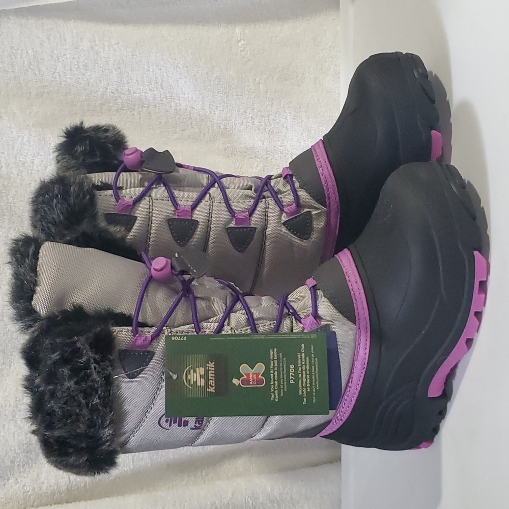 Girl's size 2 Kamik snow boots. Childrens. NWT